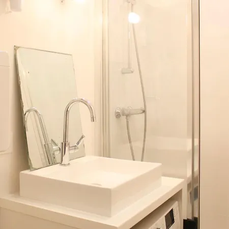Appartamento Charming Studio Near The Montparnasse Tower Parigi